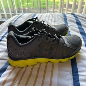 Under Armour Tennis Shoes. Unissex . Size 7.5. Brand new. No tags on . No box.